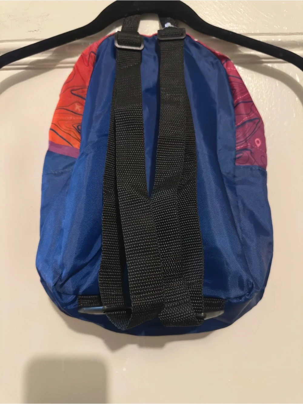 Like New Emirates Blue and Orange Kid’s Backpack. 13.5”L x 11.5”W.